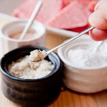 素材の味をシンプルに楽しむなら、選べるお塩もおすすめ