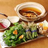 【季節の鍋】
天然あなごと仙台芹の味わい深いお鍋をどうぞ