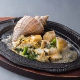 日高産つぶ貝の貝出汁バターソテー