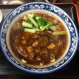 牛肉刀削麺