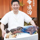 店主自ら明石浦漁港のせりに参加。
料亭で味わうような上質な魚を、良心価格でご提供します