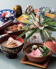 創業310周年記念 ―  美濃吉先祖の地 秋田の恵みと京懐石 
祝 美濃吉特別懐石