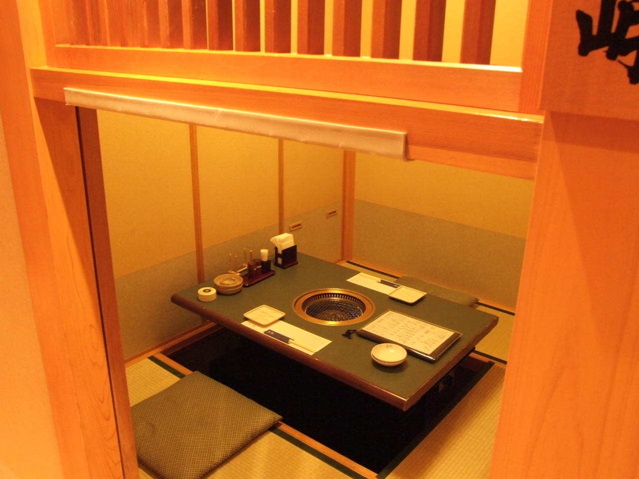 牛傳 ニッセイ新大阪ビル店の店内