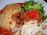 季節名物・元祖冷やし担々麺。創意工夫を凝らした自信作！