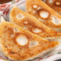 肉汁たっぷり焼き餃子（５個）