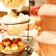 チョコファウンテンも人気！ とろ～りチョコをたっぷり付けて♪