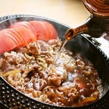 特製和出汁で食べる『黒毛和牛すき鍋』は、熟成和牛の美味しさをより引き立てます