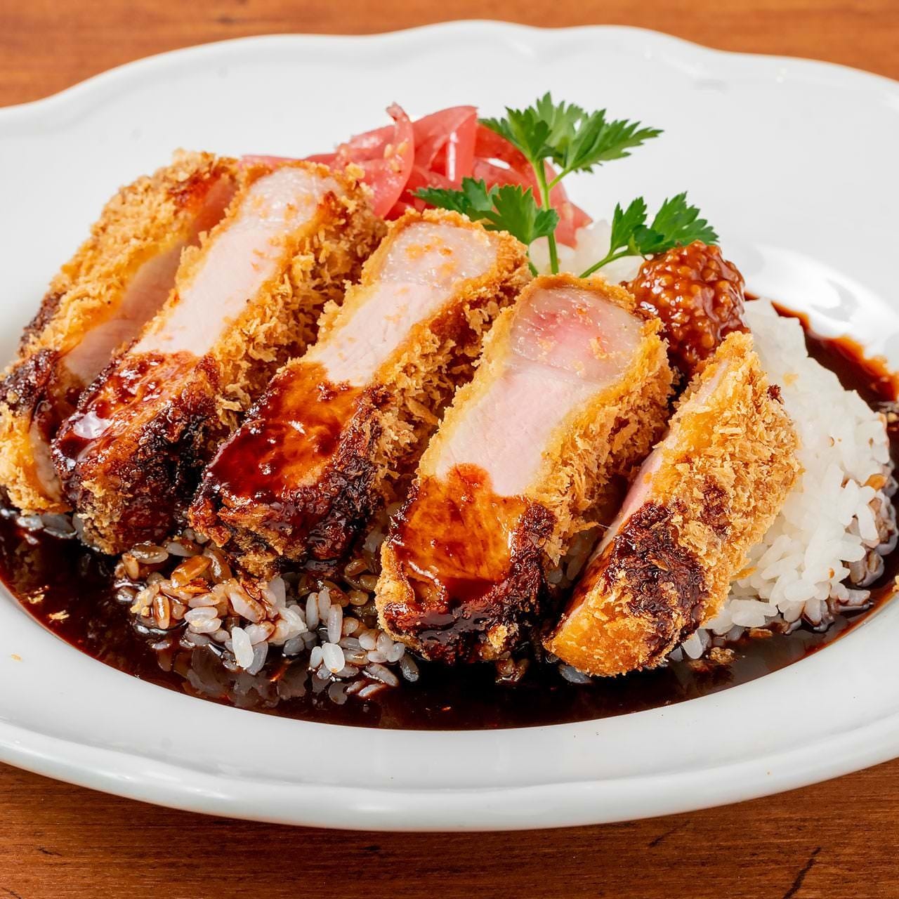 オールドステーション 東京店（THE OLD STATION）_秘伝のタレで味わうポークカツライスはおすすめです！