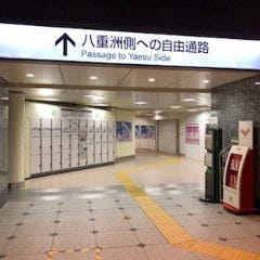 オールドステーション 東京店（THE OLD STATION）_丸の内北口＜改札＞の正面左手に【八重洲側への自由通路】がございます。