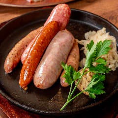 オールドステーション 東京店（THE OLD STATION）_ビールを愉しむソーセージ盛り合わせ