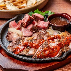 THE OLD STATION Tokyo_黒毛和牛のサイコロステーキ＆ポークグリル