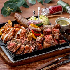 4種のグリルと自家製ソーセージ「グリルマウンテン」 THE OLD STATION Tokyo_4種のグリルと自家製ソーセージ「グリルマウンテン」