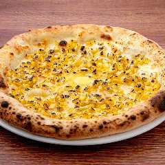 焼きとうもろこしピザ THE OLD STATION Tokyo_焼きとうもろこしピザ