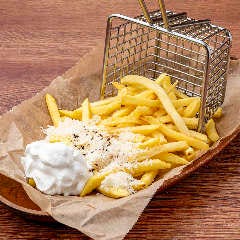 こぼれポテトフライ やみつき!醤油バターホイップ THE OLD STATION Tokyo_こぼれポテトフライ やみつき!醤油バターホイップ