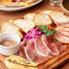 THE OLD STATION Tokyo_シャルキュトリープレート