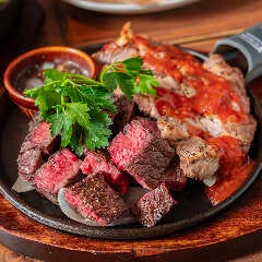 THE OLD STATION Tokyo_黒毛和牛のサイコロステーキ＆ポークグリル