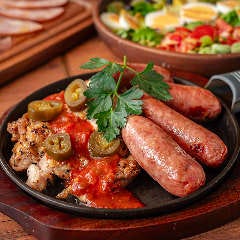 THE OLD STATION Tokyo_チキンとソーセージのグリル