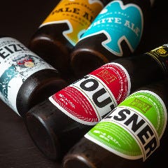 魚と肴と酒処 八仙_【クラフトビール】
定番の生ビールはもちろん、地ビールも瓶で各種ご用意。新潟県の八海山酒蔵のライディーンビールや、和歌山県の平和酒造の平和クラフト、大阪の箕面ビールなど、様々な味わいのクラフトビールを取り揃えております。こちらもぜひお試しください。