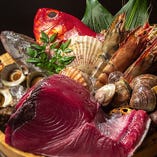漁港から直送する新鮮な旬の鮮魚を多彩な調理でお楽しみください