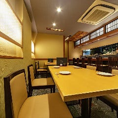 魚と肴と酒処 八仙_テーブル席【2名様×4卓・4名様×2卓・6名様×2卓】少人数からご宴会まで対応