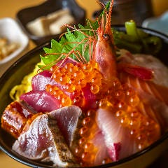 魚と肴と酒処 八仙_特選海鮮丼