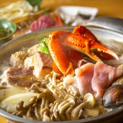 魚と肴と酒処 八仙_【お料理のみのコースも】
おひとり様ずつの小鍋、又は大鍋でのご提供が選べる季節の「海鮮八仙鍋コース」や、品数を抑えた料理のみの「おまかせ四品コース」もございます。単品ドリンクと一緒に楽しむも、飲み放題を追加するもよし。その他のコースもお料理のみでご注文承りますので、用途に応じてお選びください。