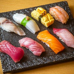 魚と肴と酒処 八仙_シャリコマなお寿司盛り合わせ