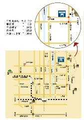 京都駅（烏丸通り）を東へ…東大路通り（東山通り）を
ひたすら北へ行ってください
京都大学を超え、京都大学病院も越し、今出川通り（百万遍交差点）
までくればもうすぐです。その信号を越して次の信号を西へ（左へ）
すぐに「季節料理　門」の看板がみえます。