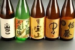 本格焼酎、梅酒、日本酒　随時５０種類以上御用意しております。