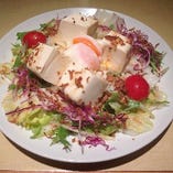 温泉卵と豆腐のサラダ