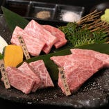 上質な神戸牛のさまざまな部位から、当店の料理長がおまかせで選んだ「特選おまかせ3種盛り」