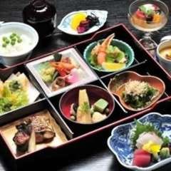 質・量ともに大満足の四季会席コース