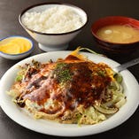 ランチのお好み焼きはセットもご用意。単品のお好み焼きもございます。