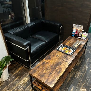 SAKURA BREWERY Craft Beer & Food_ソファー席(2~2名様×1卓)