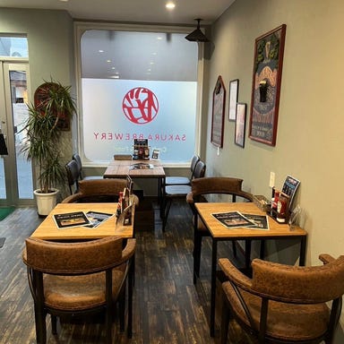 SAKURA BREWERY Craft Beer & Food_テーブル席(2~2名様×3卓)(2~4名様×1卓)