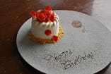 【記念日・誕生日】
思い出を刻む夜にケーキでお祝い