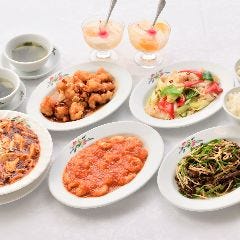週替わり6種類の料理をご用意。複数人でシェアがお勧め