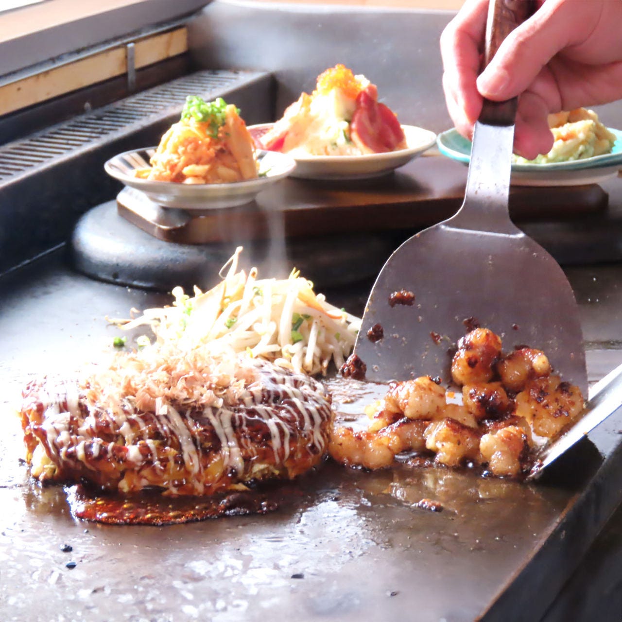 お好み焼き・もんじゃ焼き・鉄板焼き 一歩 ヨドバシ仙台店_職人が焼き上げる鉄板焼きをカジュアルに！