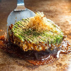 お好み焼き・もんじゃ焼き・鉄板焼き 一歩 ヨドバシ仙台店_驚きの厚さ！関西風お好み焼き