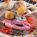 商品説明、鶏の炭焼きやお鍋もスタッフにおまかせ。