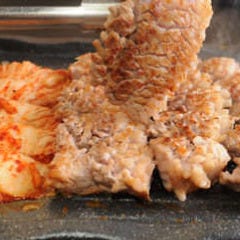 本格韓国料理と生サムギョプサル 金達莱 新大久保