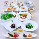 中国料理シェフの味付けと盛り込みの技術を集結した珠玉のコース