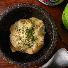 自家製タルタルの石焼ポテトサラダ