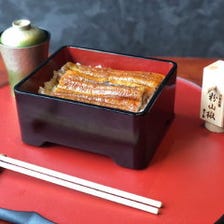 愛知県産の鰻を炭火で香ばしく調理