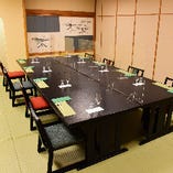京座敷の落ち着きのある空間。全ての個室は座敷テーブルに椅子をご用意、ゆったりとお寛ぎいただけます。