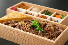 紅梅や特製の注文弁当 各種会議等にご用命下さい。