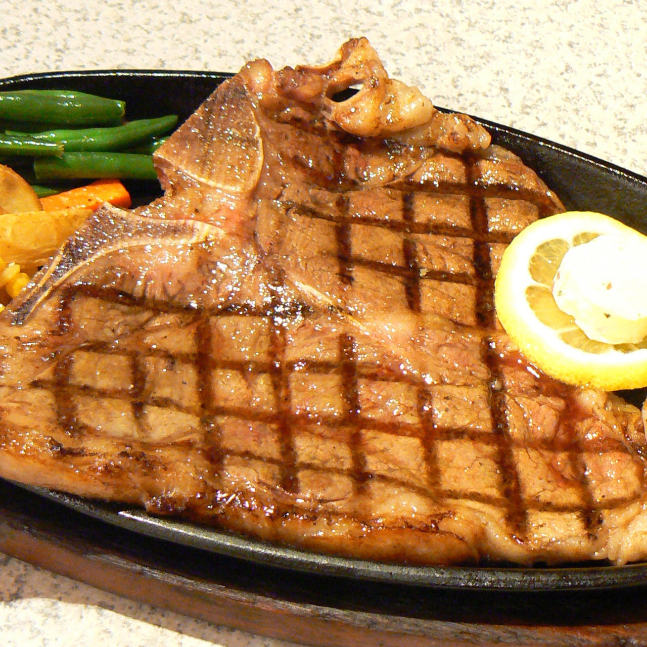 ステーキハウス88 辻本店 こだわり1 Tボーンステーキ こだわり2 名物料理 こだわり3 老舗 こだわり4 明るい雰囲気 こだわり5 店舗限定 ステーキハウス88 辻本店 のサービス一覧関連リンクお得なサービス幹事さん向けお店・日程調整ツールスマートフォンで見るアプリ版ぐるなびPR
