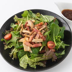 旬の地元野菜を中心に、その時美味しい野菜をたっぷりと。