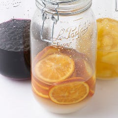 お店で漬け込んだフルーツシロップでハイボール/サワーをどうぞ