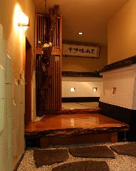 旬を楽しむ懐石ご宴会×全室個室 日本料理あきない　天王町_3階のエントランス